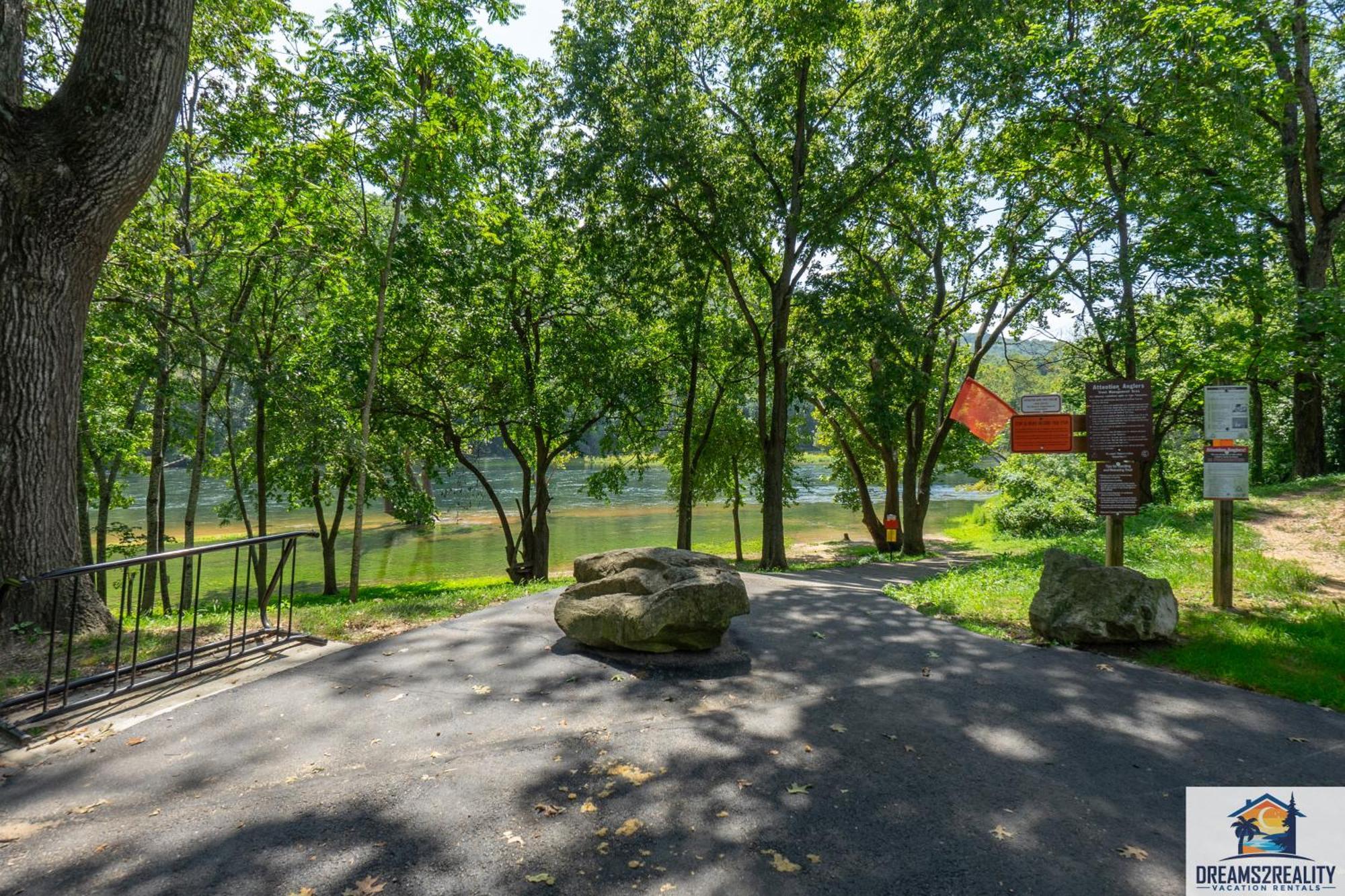 3Br Condo With Lake View - Trout Fishing - Playground - 2 Pools - Free Tickets Included - Pr69-9 Μπράνσον Εξωτερικό φωτογραφία
